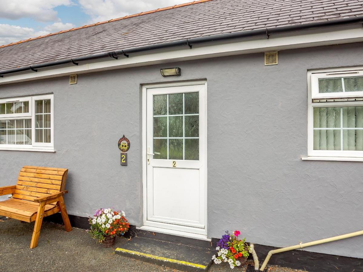 2 Black Horse Cottages Pentraeth Exterior photo
