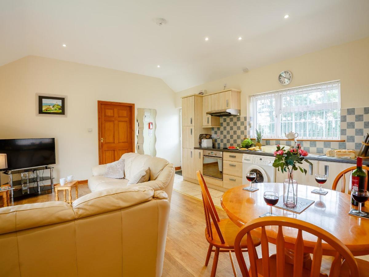 2 Black Horse Cottages Pentraeth Exterior photo