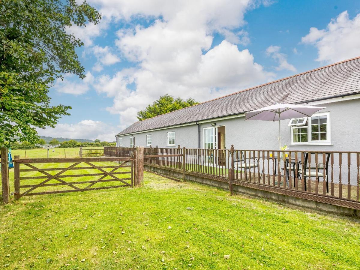 2 Black Horse Cottages Pentraeth Exterior photo